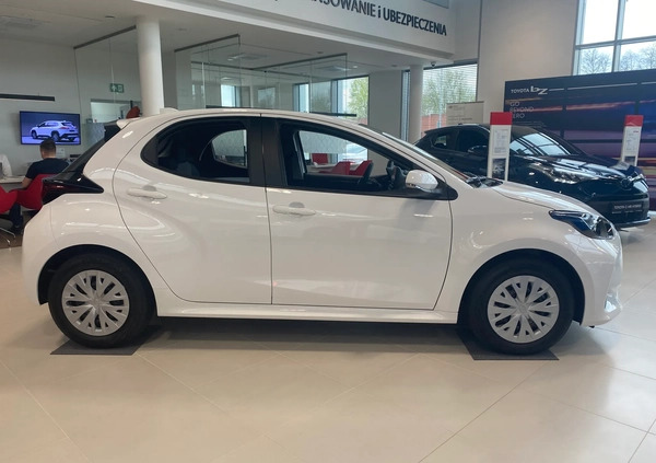 Toyota Yaris cena 93500 przebieg: 10, rok produkcji 2023 z Poznań małe 46